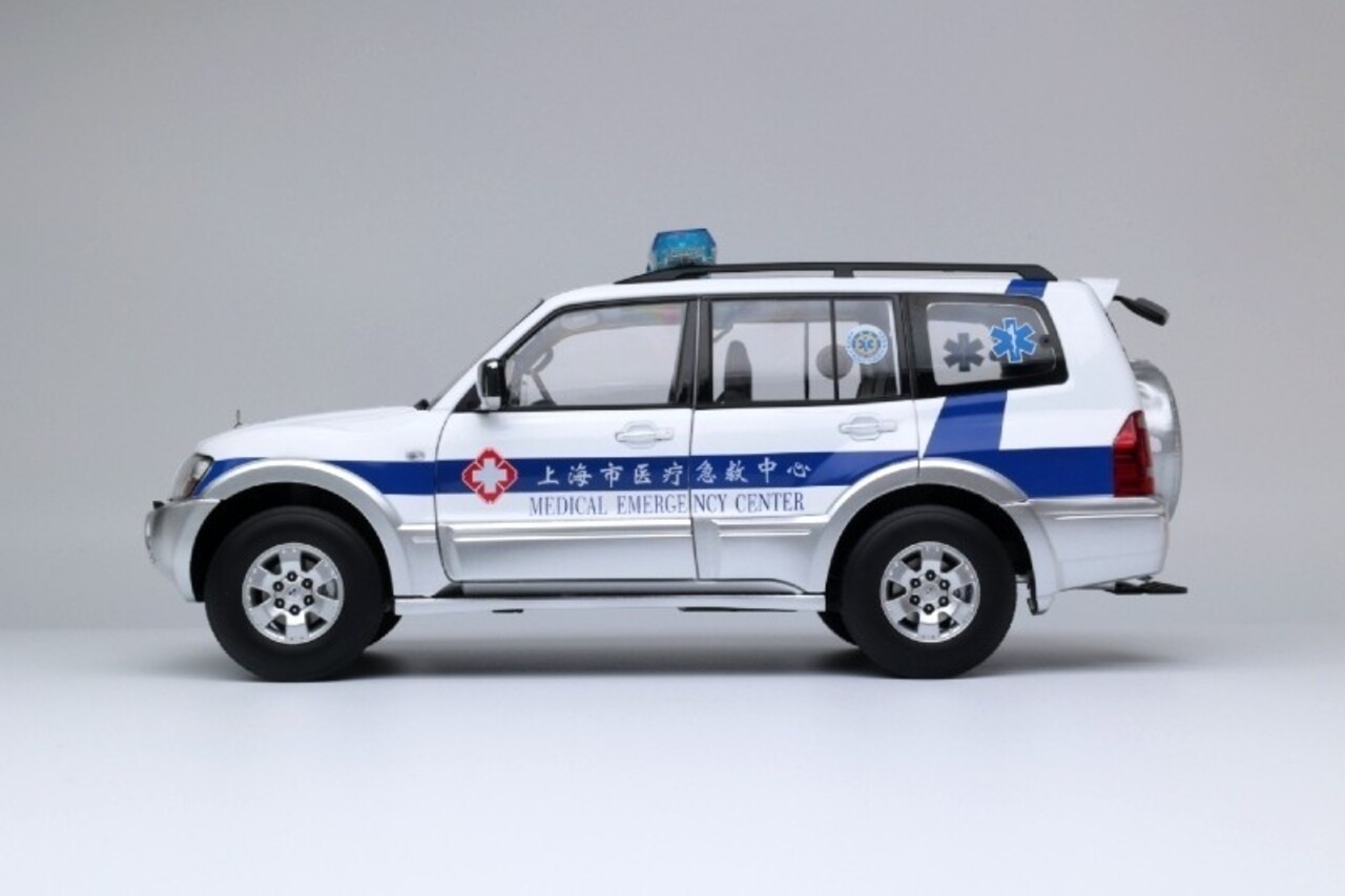 Mitsubishi Mitsubishi Pajero 3.5L V73 'Shanghai Medical Emergency Center' -1:18 - Sun Star Mitsubishi Mitsubishi Pajero 3.5L V73 'Shanghai Medical Emergency Center' -1:18 - Sun Star