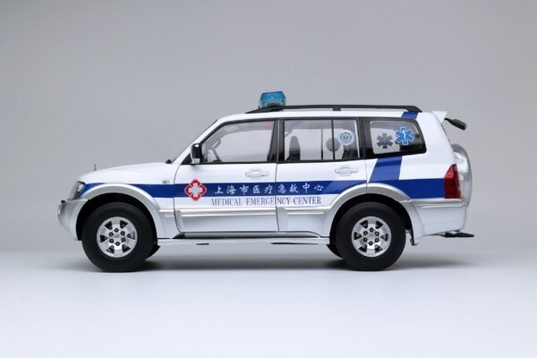 Mitsubishi Mitsubishi Pajero 3.5L V73 'Shanghai Medical Emergency Center' -1:18 - Sun Star Mitsubishi Mitsubishi Pajero 3.5L V73 'Shanghai Medical Emergency Center' -1:18 - Sun Star