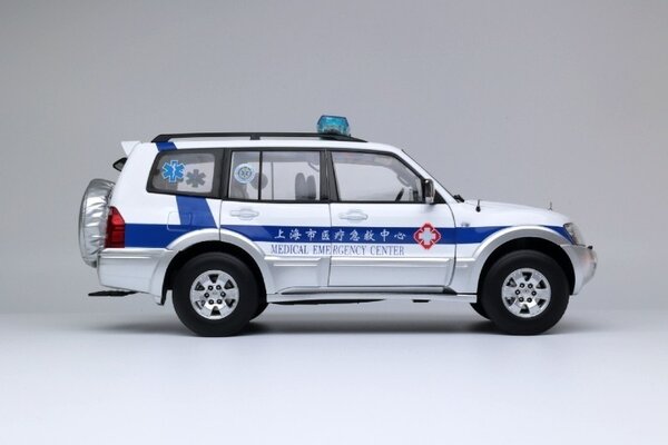 Mitsubishi Mitsubishi Pajero 3.5L V73 'Shanghai Medical Emergency Center' -1:18 - Sun Star Mitsubishi Mitsubishi Pajero 3.5L V73 'Shanghai Medical Emergency Center' -1:18 - Sun Star