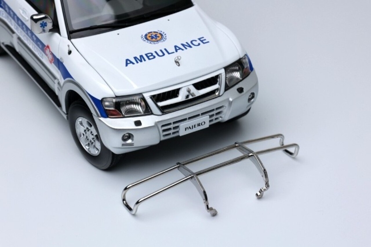 Mitsubishi Mitsubishi Pajero 3.5L V73 'Shanghai Medical Emergency Center' -1:18 - Sun Star Mitsubishi Mitsubishi Pajero 3.5L V73 'Shanghai Medical Emergency Center' -1:18 - Sun Star