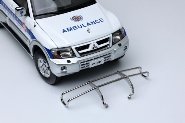 Mitsubishi Mitsubishi Pajero 3.5L V73 'Shanghai Medical Emergency Center' -1:18 - Sun Star Mitsubishi Mitsubishi Pajero 3.5L V73 'Shanghai Medical Emergency Center' -1:18 - Sun Star