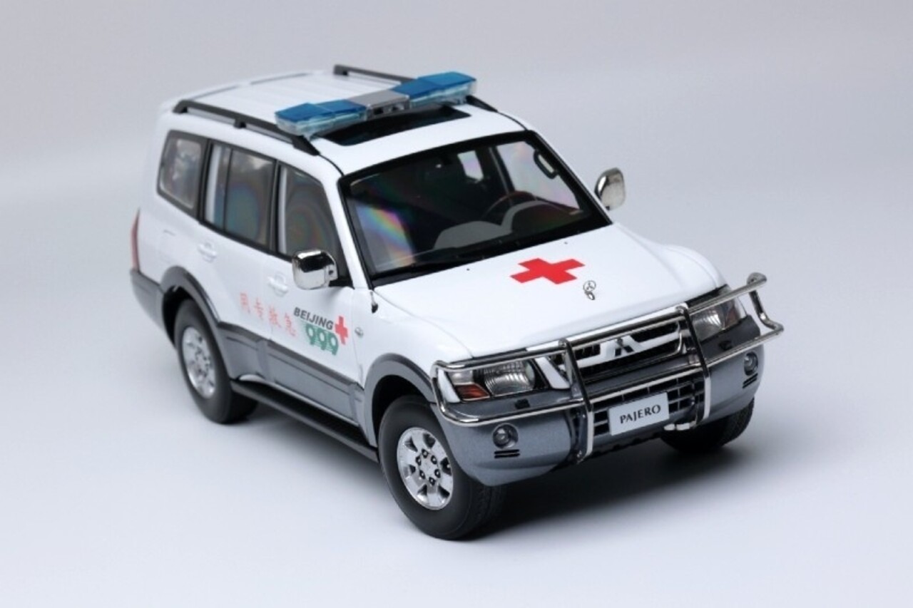 Mitsubishi Mitsubishi Pajero 3.5L V73 'Beijing Red Cross Rescue Service Center' -1:18 - Sun Star Mitsubishi Mitsubishi Pajero 3.5L V73 'Beijing Red Cross Rescue Service Center' -1:18 - Sun Star