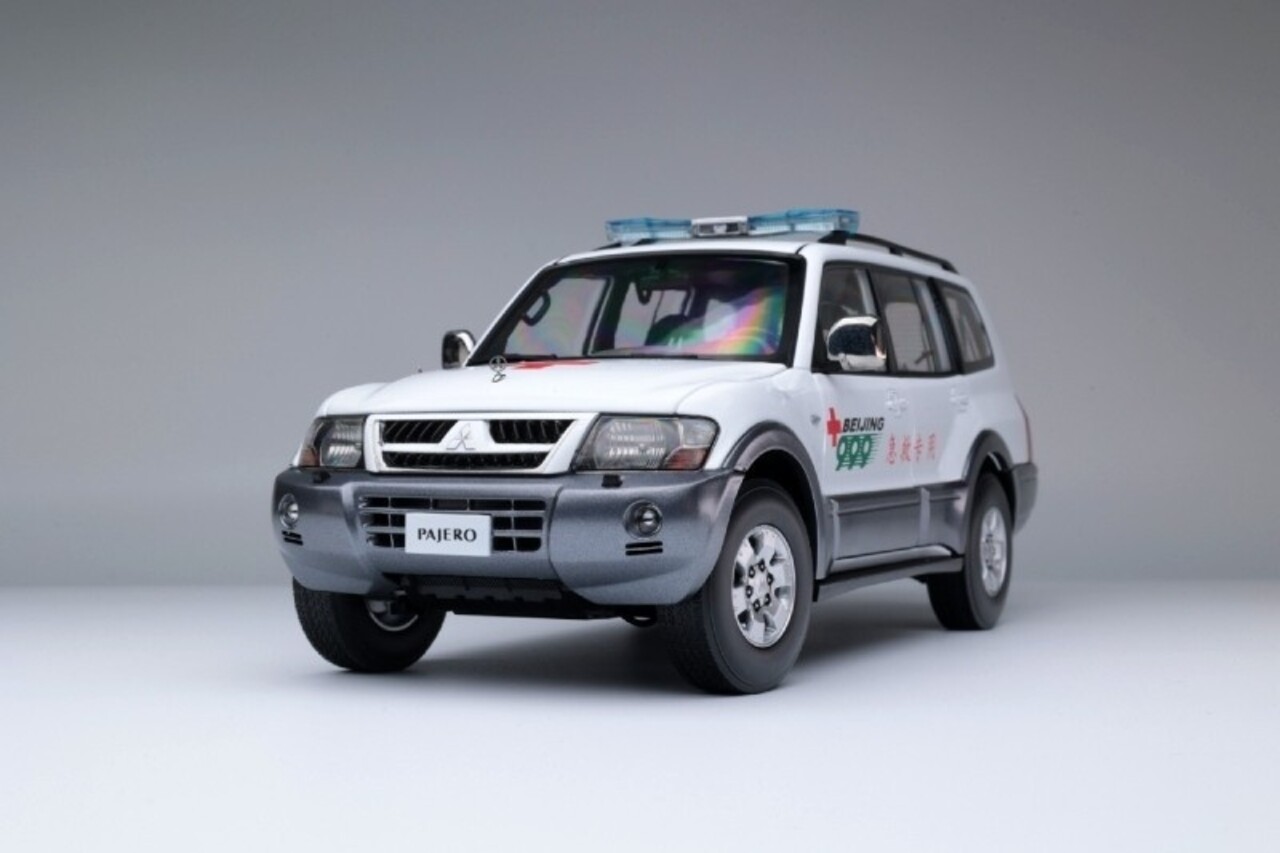 Mitsubishi Mitsubishi Pajero 3.5L V73 'Beijing Red Cross Rescue Service Center' -1:18 - Sun Star Mitsubishi Mitsubishi Pajero 3.5L V73 'Beijing Red Cross Rescue Service Center' -1:18 - Sun Star
