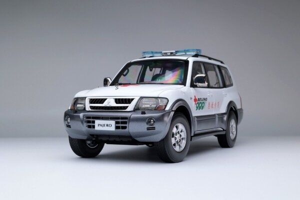 Mitsubishi Mitsubishi Pajero 3.5L V73 'Beijing Red Cross Rescue Service Center' -1:18 - Sun Star Mitsubishi Mitsubishi Pajero 3.5L V73 'Beijing Red Cross Rescue Service Center' -1:18 - Sun Star