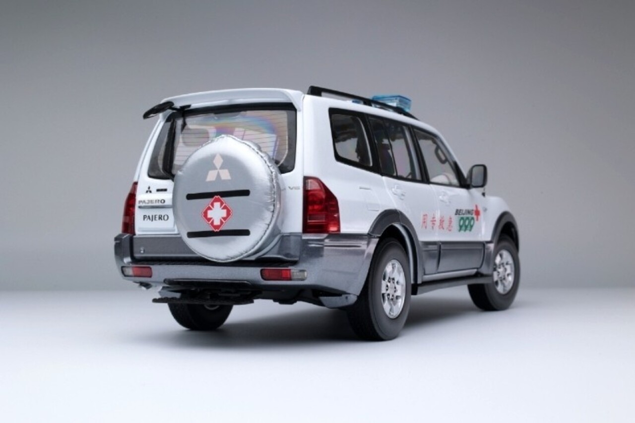 Mitsubishi Mitsubishi Pajero 3.5L V73 'Beijing Red Cross Rescue Service Center' -1:18 - Sun Star Mitsubishi Mitsubishi Pajero 3.5L V73 'Beijing Red Cross Rescue Service Center' -1:18 - Sun Star