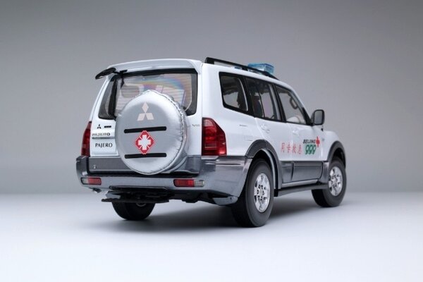 Mitsubishi Mitsubishi Pajero 3.5L V73 'Beijing Red Cross Rescue Service Center' -1:18 - Sun Star Mitsubishi Mitsubishi Pajero 3.5L V73 'Beijing Red Cross Rescue Service Center' -1:18 - Sun Star