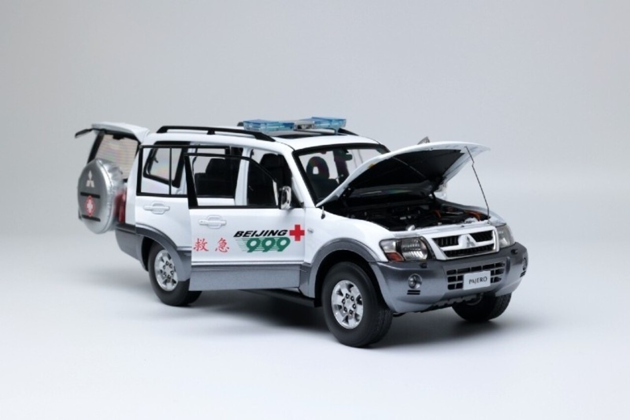 Mitsubishi Mitsubishi Pajero 3.5L V73 'Beijing Red Cross Rescue Service Center' -1:18 - Sun Star Mitsubishi Mitsubishi Pajero 3.5L V73 'Beijing Red Cross Rescue Service Center' -1:18 - Sun Star