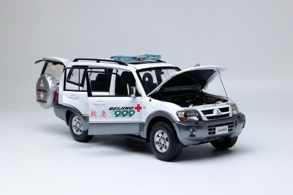 Mitsubishi Mitsubishi Pajero 3.5L V73 'Beijing Red Cross Rescue Service Center' -1:18 - Sun Star Mitsubishi Mitsubishi Pajero 3.5L V73 'Beijing Red Cross Rescue Service Center' -1:18 - Sun Star