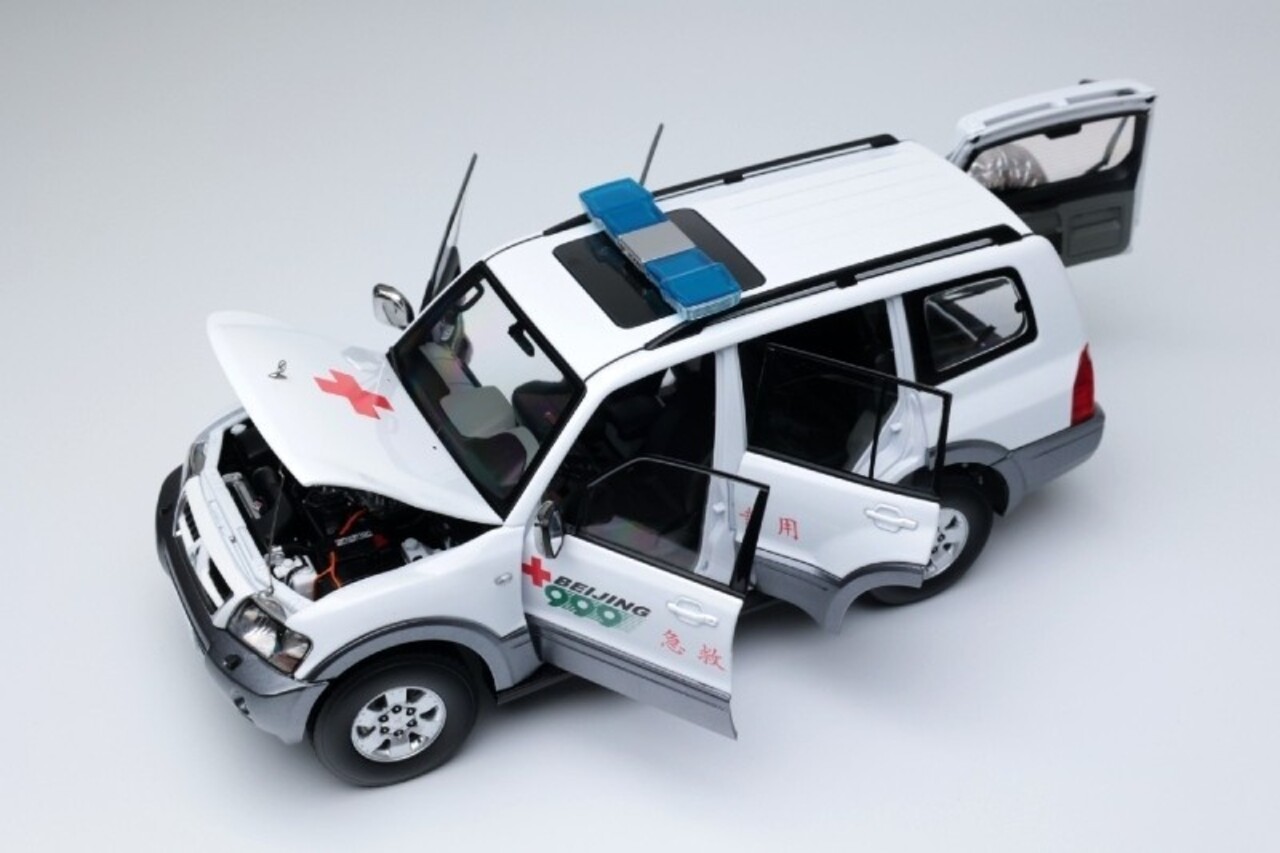 Mitsubishi Mitsubishi Pajero 3.5L V73 'Beijing Red Cross Rescue Service Center' -1:18 - Sun Star Mitsubishi Mitsubishi Pajero 3.5L V73 'Beijing Red Cross Rescue Service Center' -1:18 - Sun Star