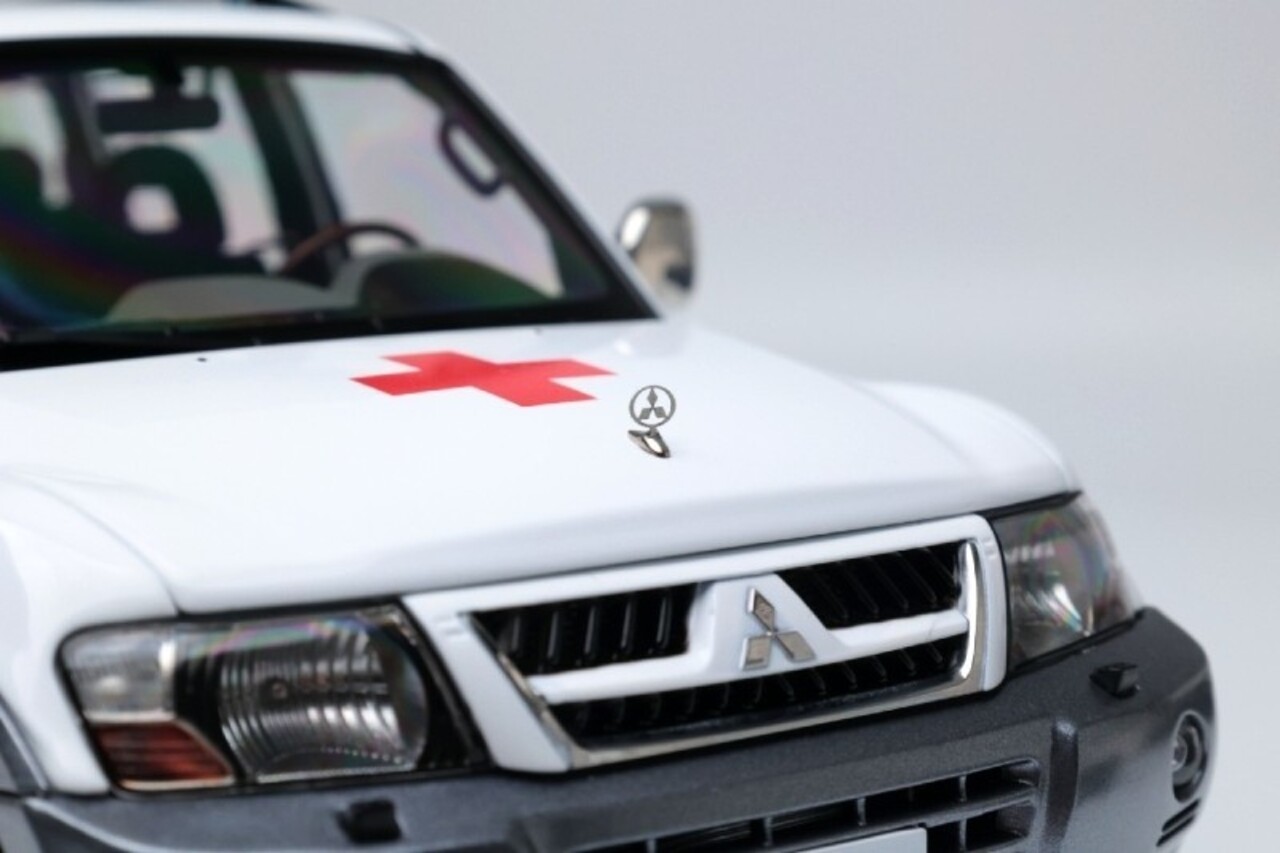 Mitsubishi Mitsubishi Pajero 3.5L V73 'Beijing Red Cross Rescue Service Center' -1:18 - Sun Star Mitsubishi Mitsubishi Pajero 3.5L V73 'Beijing Red Cross Rescue Service Center' -1:18 - Sun Star