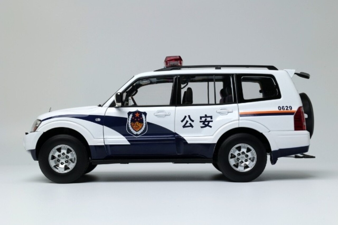 Mitsubishi Mitsubishi Pajero 3.5L V73 'China Police' -1:18 - Sun Star Mitsubishi Mitsubishi Pajero 3.5L V73 'China Police' -1:18 - Sun Star