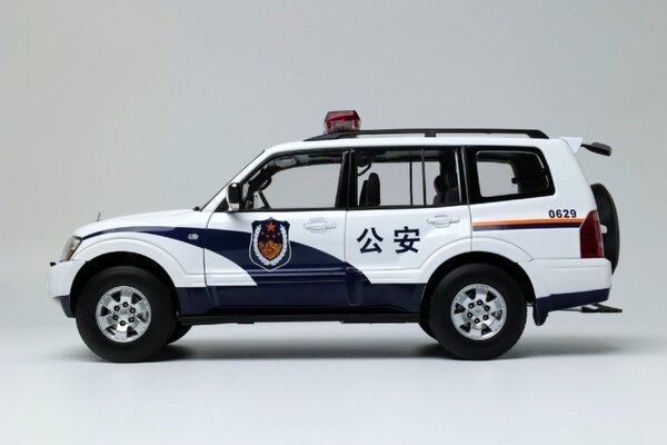 Mitsubishi Mitsubishi Pajero 3.5L V73 'China Police' -1:18 - Sun Star Mitsubishi Mitsubishi Pajero 3.5L V73 'China Police' -1:18 - Sun Star