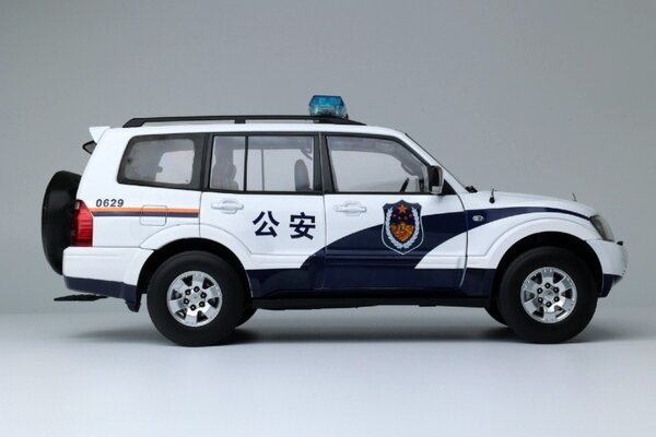 Mitsubishi Mitsubishi Pajero 3.5L V73 'China Police' -1:18 - Sun Star Mitsubishi Mitsubishi Pajero 3.5L V73 'China Police' -1:18 - Sun Star