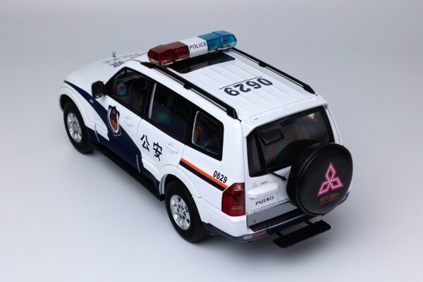 Mitsubishi Mitsubishi Pajero 3.5L V73 'China Police' -1:18 - Sun Star Mitsubishi Mitsubishi Pajero 3.5L V73 'China Police' -1:18 - Sun Star