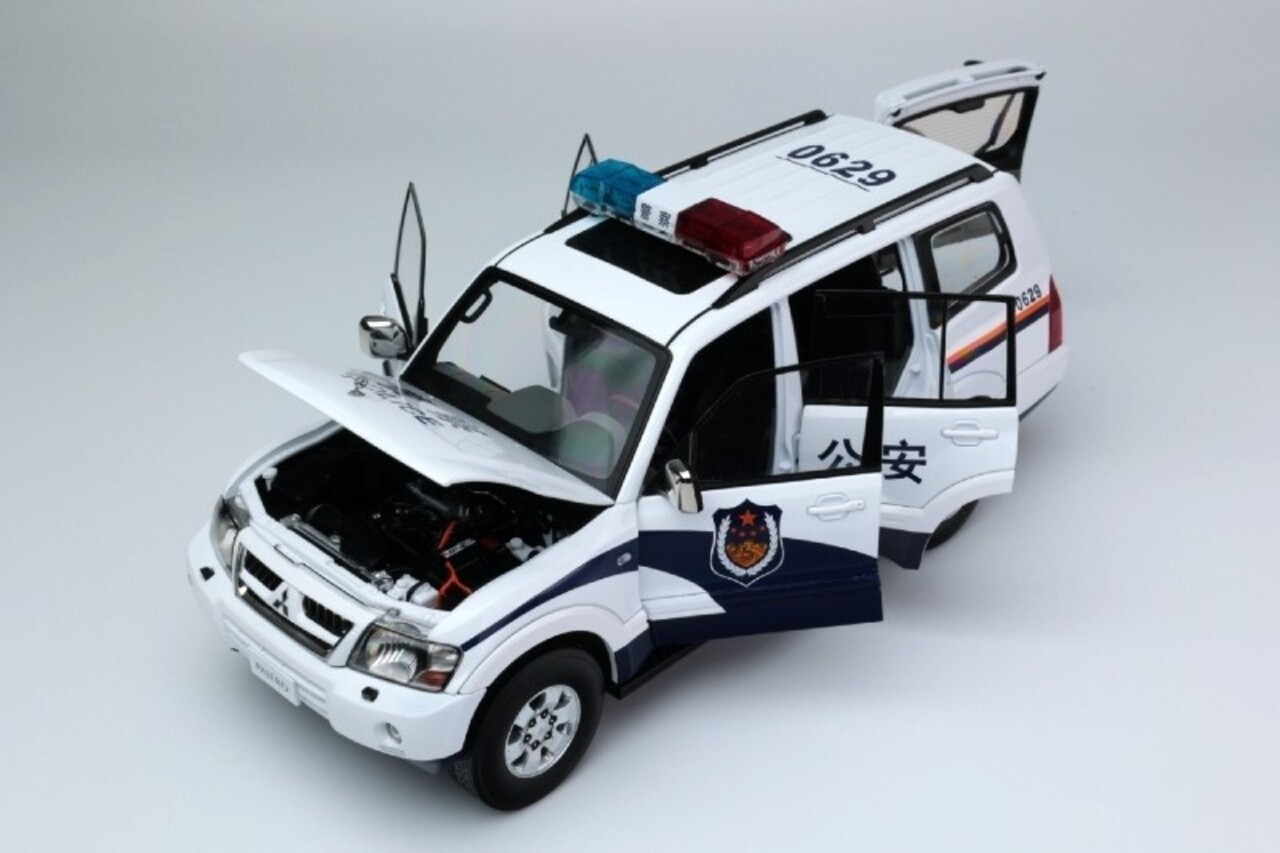 Mitsubishi Mitsubishi Pajero 3.5L V73 'China Police' -1:18 - Sun Star Mitsubishi Mitsubishi Pajero 3.5L V73 'China Police' -1:18 - Sun Star