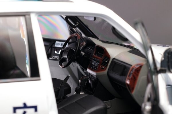 Mitsubishi Mitsubishi Pajero 3.5L V73 'China Police' -1:18 - Sun Star Mitsubishi Mitsubishi Pajero 3.5L V73 'China Police' -1:18 - Sun Star