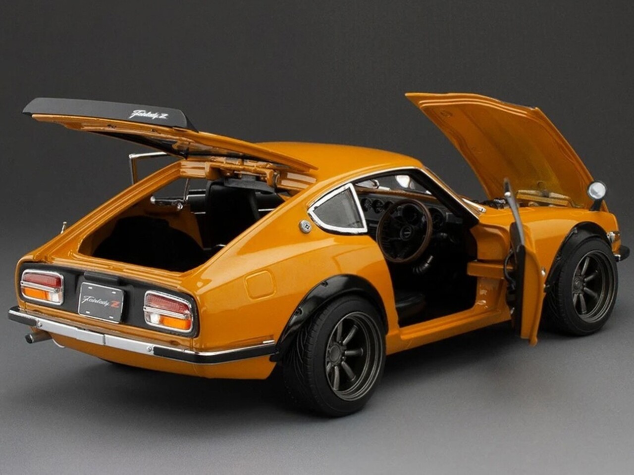 Datsun Datsun Fairlady Z (S30) 1970 - 1:18 - Sun Star Datsun Datsun Fairlady Z (S30) 1970 - 1:18 - Sun Star