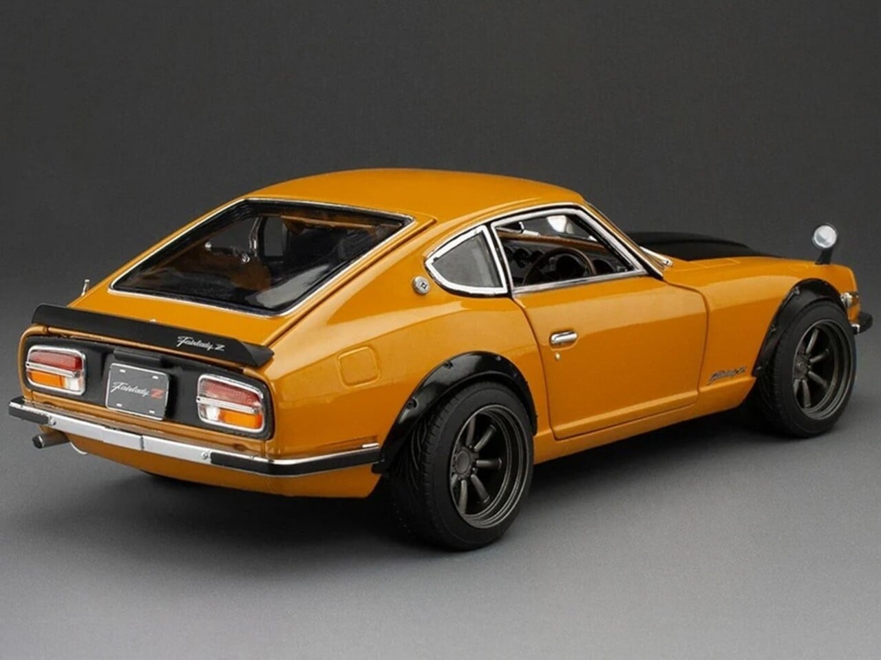 Datsun Datsun Fairlady Z (S30) 1970 - 1:18 - Sun Star Datsun Datsun Fairlady Z (S30) 1970 - 1:18 - Sun Star
