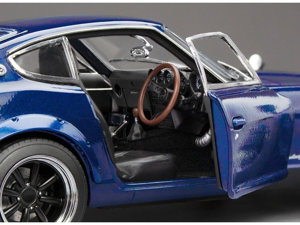 Datsun Datsun Fairlady Z (S30) 1970 - 1:18 - Sun Star