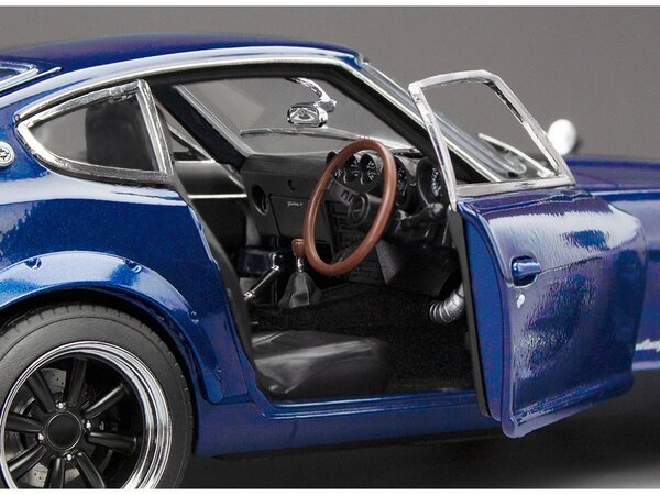 Datsun Datsun Fairlady Z (S30) 1970 - 1:18 - Sun Star