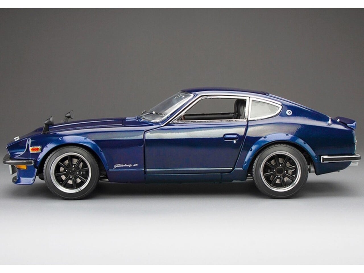 Datsun Datsun Fairlady Z (S30) 1970 - 1:18 - Sun Star