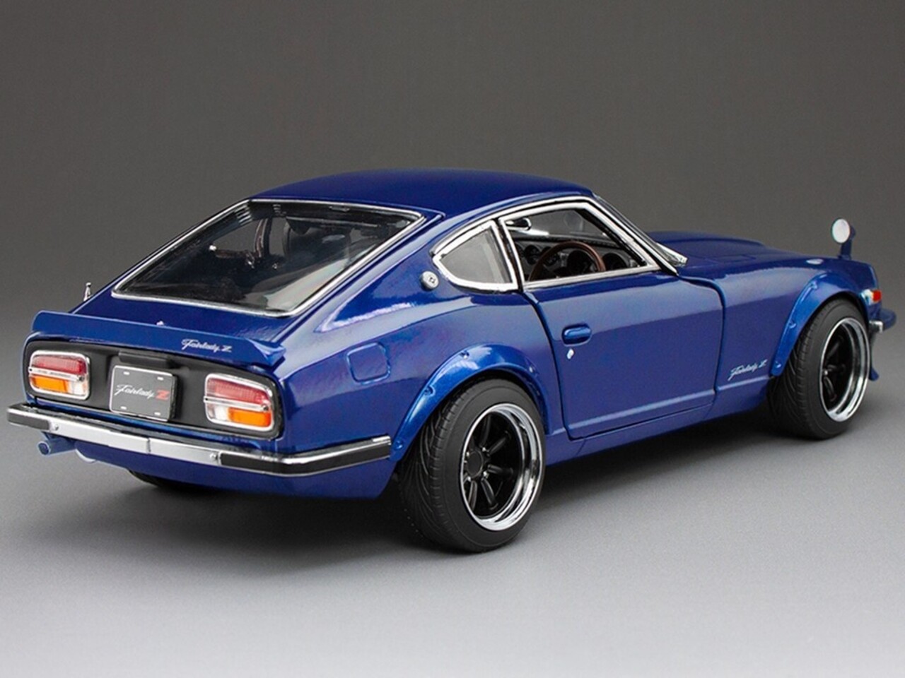 Datsun Datsun Fairlady Z (S30) 1970 - 1:18 - Sun Star