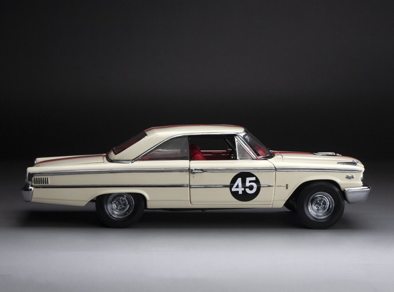 Ford Ford Galaxie 500 XL Hardtop #45 1st British Saloon Car Championship 1963 - 1:18 - Sun Star Ford Ford Galaxie 500 XL Hardtop #45 1st British Saloon Car Championship 1963 - 1:18 - Sun Star
