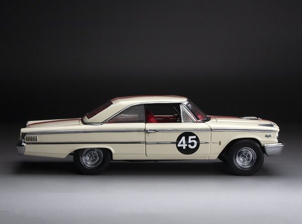 Ford Ford Galaxie 500 XL Hardtop #45 1st British Saloon Car Championship 1963 - 1:18 - Sun Star Ford Ford Galaxie 500 XL Hardtop #45 1st British Saloon Car Championship 1963 - 1:18 - Sun Star
