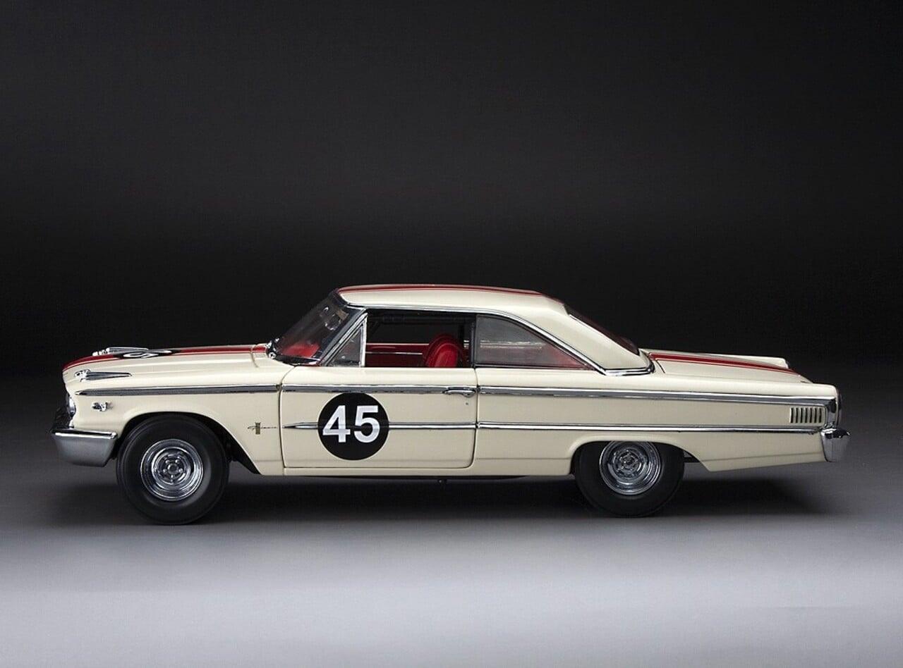 Ford Ford Galaxie 500 XL Hardtop #45 1st British Saloon Car Championship 1963 - 1:18 - Sun Star Ford Ford Galaxie 500 XL Hardtop #45 1st British Saloon Car Championship 1963 - 1:18 - Sun Star