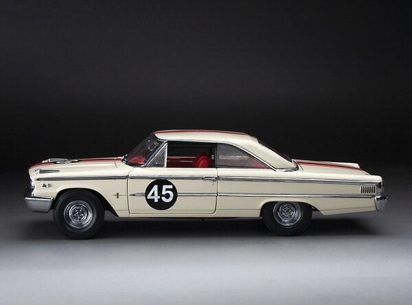 Ford Ford Galaxie 500 XL Hardtop #45 1st British Saloon Car Championship 1963 - 1:18 - Sun Star Ford Ford Galaxie 500 XL Hardtop #45 1st British Saloon Car Championship 1963 - 1:18 - Sun Star