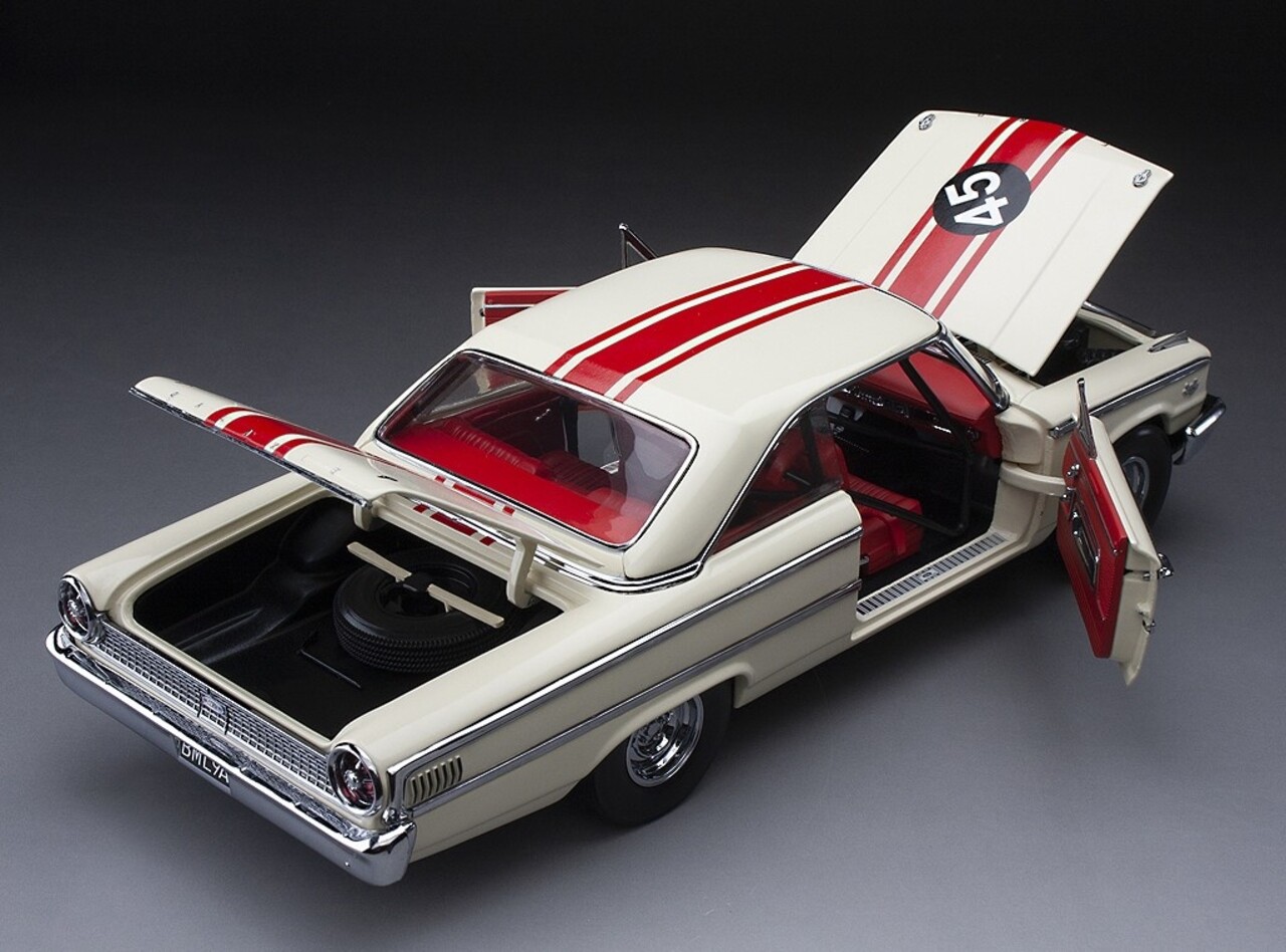 Ford Ford Galaxie 500 XL Hardtop #45 1st British Saloon Car Championship 1963 - 1:18 - Sun Star Ford Ford Galaxie 500 XL Hardtop #45 1st British Saloon Car Championship 1963 - 1:18 - Sun Star