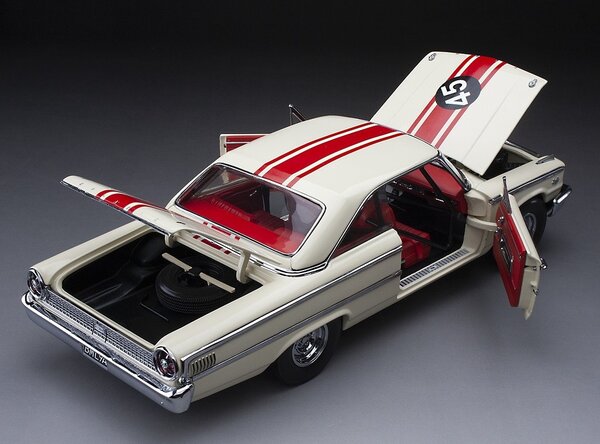 Ford Ford Galaxie 500 XL Hardtop #45 1st British Saloon Car Championship 1963 - 1:18 - Sun Star Ford Ford Galaxie 500 XL Hardtop #45 1st British Saloon Car Championship 1963 - 1:18 - Sun Star