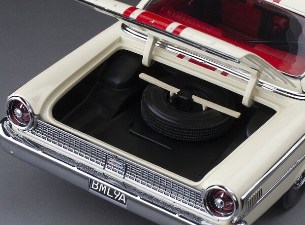 Ford Ford Galaxie 500 XL Hardtop #45 1st British Saloon Car Championship 1963 - 1:18 - Sun Star Ford Ford Galaxie 500 XL Hardtop #45 1st British Saloon Car Championship 1963 - 1:18 - Sun Star
