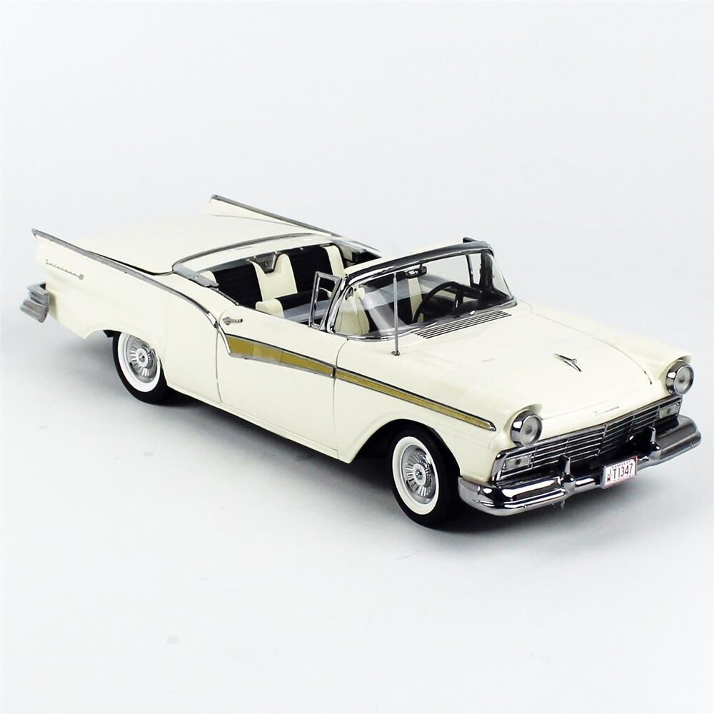 Ford Ford Fairlane 500 Skyliner 1957 - 1:18 - Sun Star