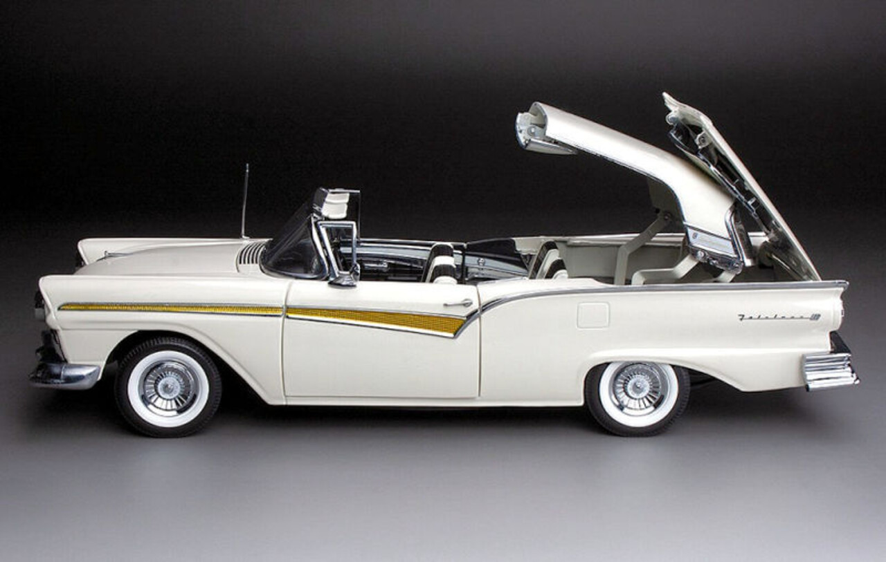 Ford Ford Fairlane 500 Skyliner 1957 - 1:18 - Sun Star