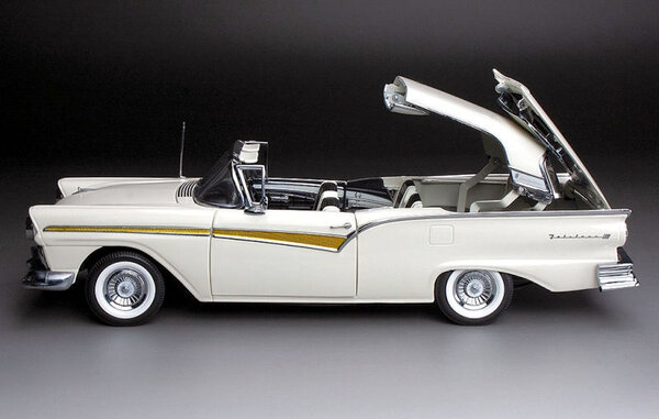 Ford Ford Fairlane 500 Skyliner 1957 - 1:18 - Sun Star