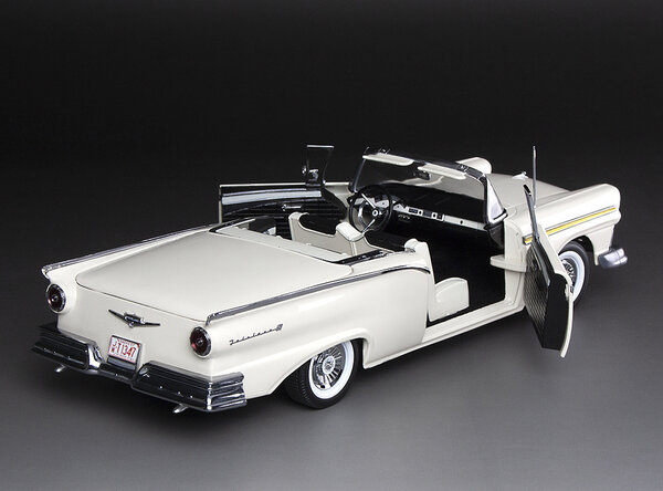 Ford Ford Fairlane 500 Skyliner 1957 - 1:18 - Sun Star