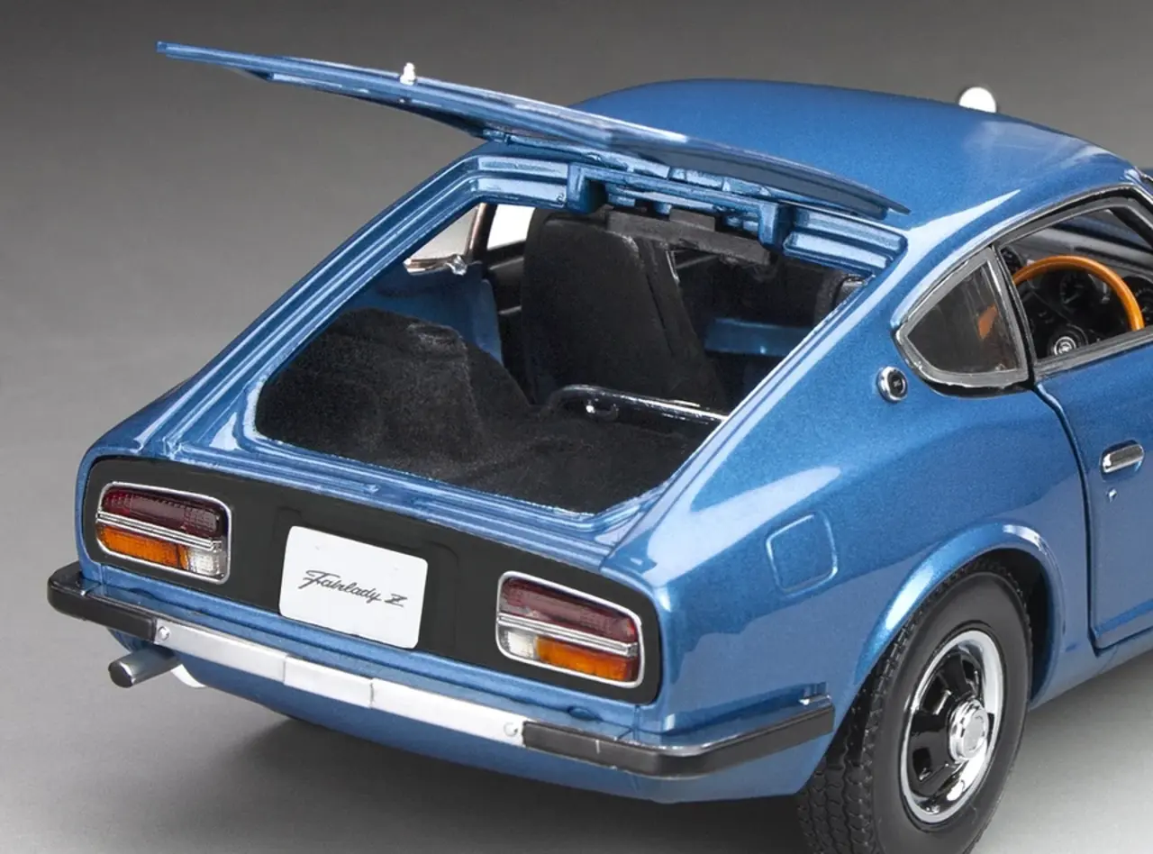 Datsun Datsun Fairlady Z (S30) 1970 - 1:18 - Sun Star Datsun Datsun Fairlady Z (S30) 1970 - 1:18 - Sun Star