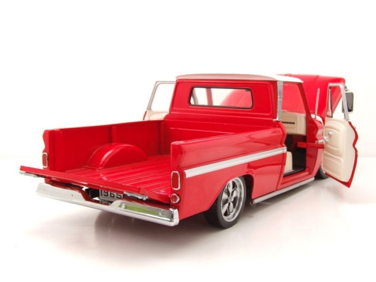 Chevrolet Chevrolet C10 Stepside Pick Up 'Lowrider' 1965 - 1:18 - Sun Star