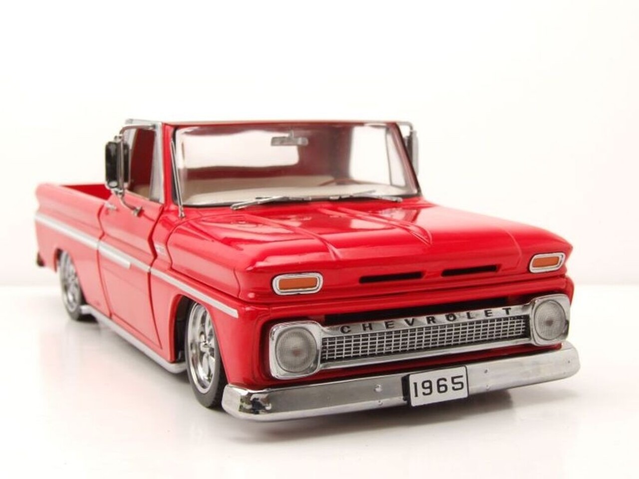 Chevrolet Chevrolet C10 Stepside Pick Up 'Lowrider' 1965 - 1:18 - Sun Star