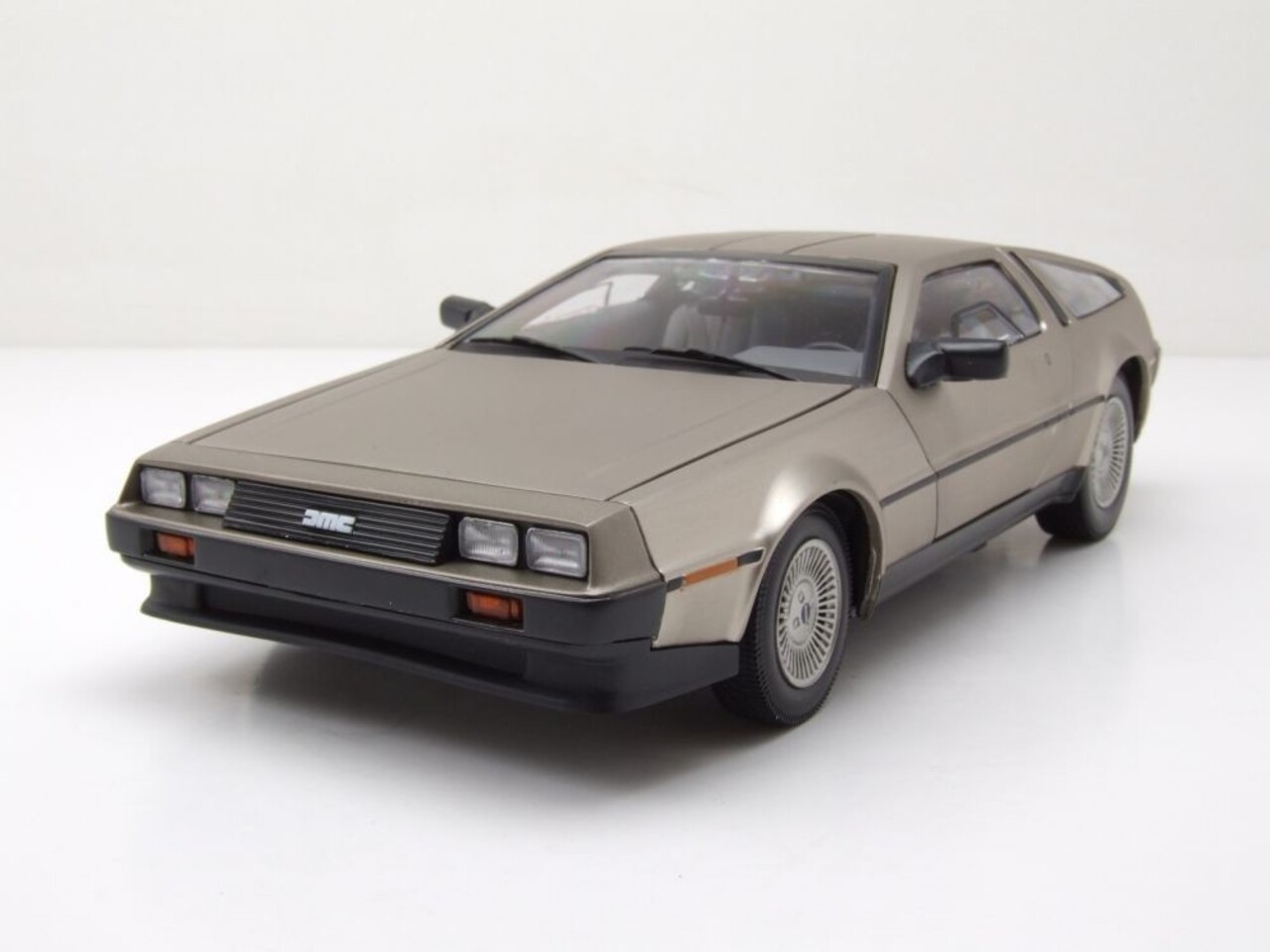 DeLorean DeLorean DMC 12 1981 - 1:18 - Sun Star