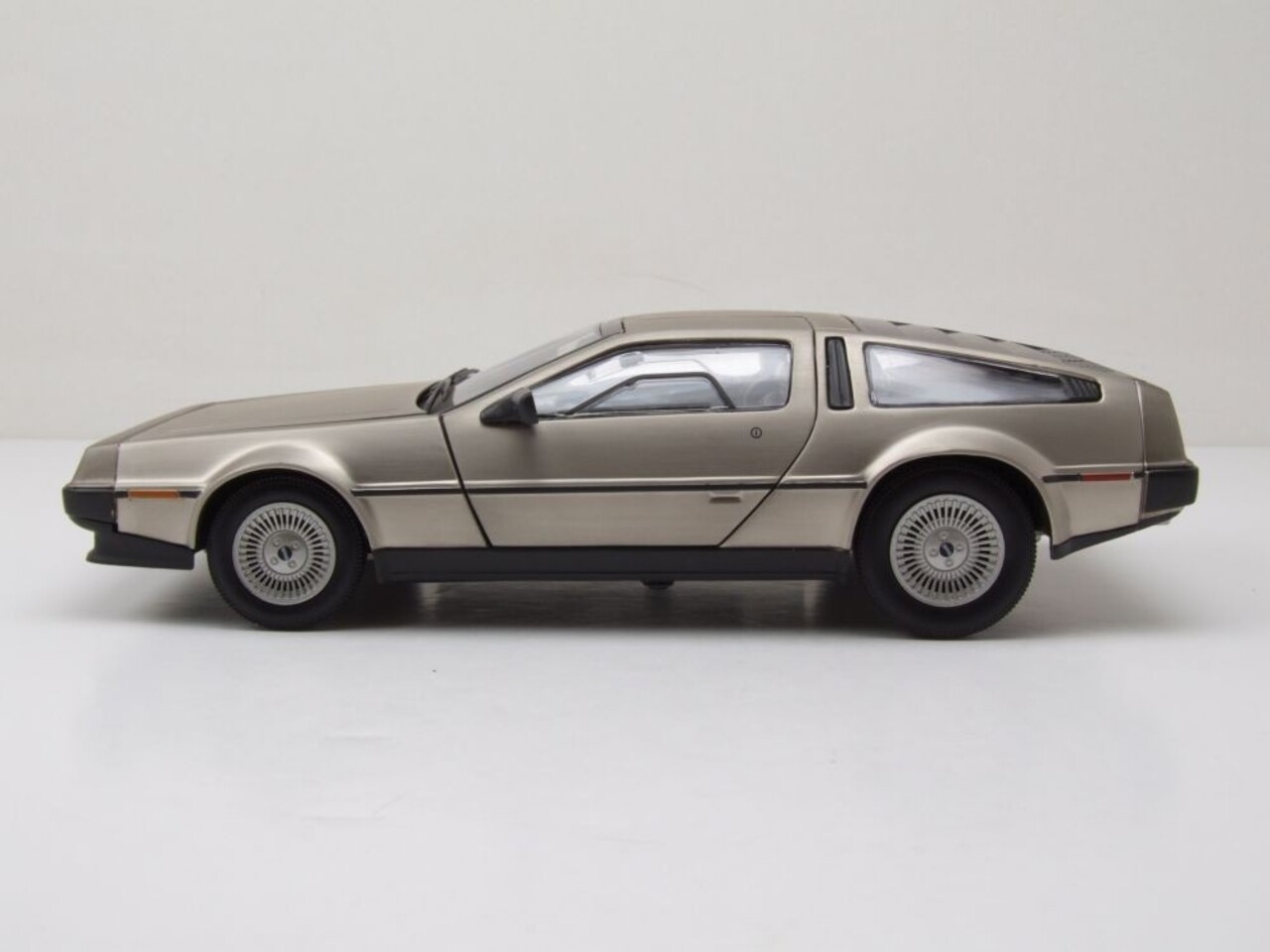 DeLorean DeLorean DMC 12 1981 - 1:18 - Sun Star
