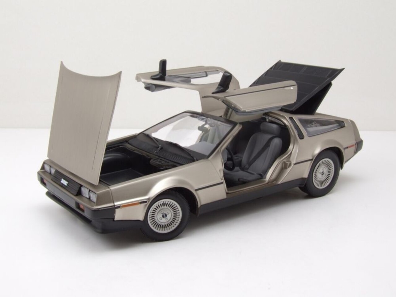 DeLorean DeLorean DMC 12 1981 - 1:18 - Sun Star