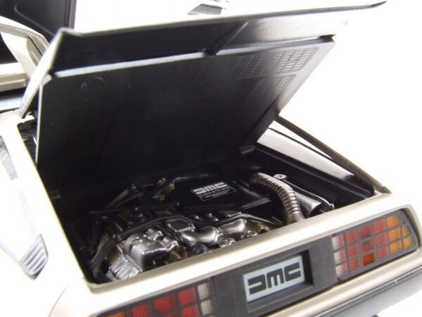 DeLorean DeLorean DMC 12 1981 - 1:18 - Sun Star