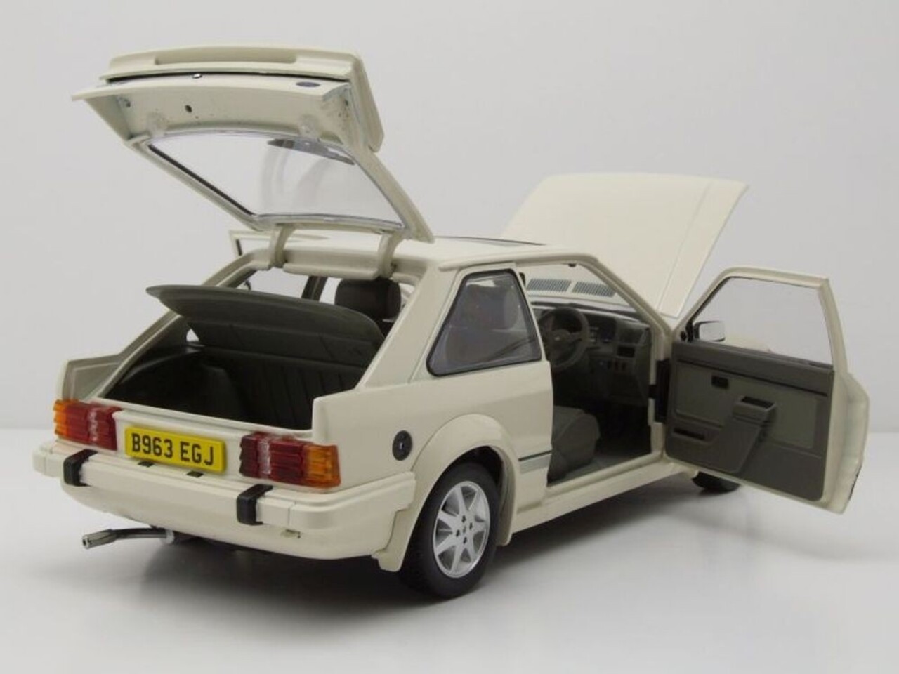 Ford Ford Escort RS Turbo 1984 - 1:18 - Sun Star