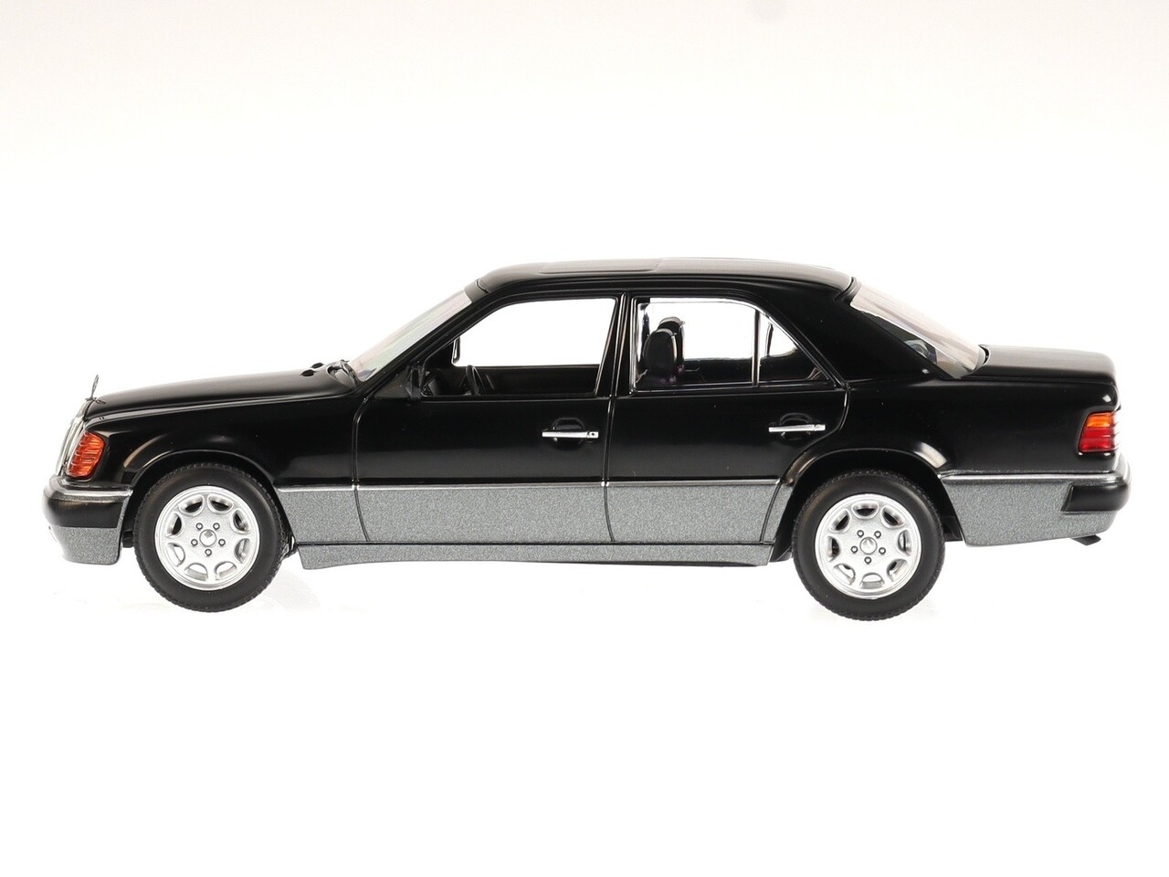 Mercedes-Benz Mercedes-Benz 500E V8 1991 - 1:43 - MaXichamps Mercedes-Benz Mercedes-Benz 500E V8 1991 - 1:43 - MaXichamps
