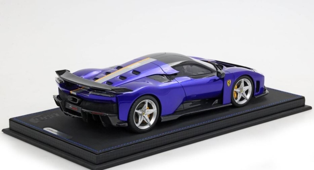 Ferrari Ferrari F80 2024 Silver Rims + Showcase - 1:18 - BBR Ferrari Ferrari F80 2024 Silver Rims + Showcase - 1:18 - BBR