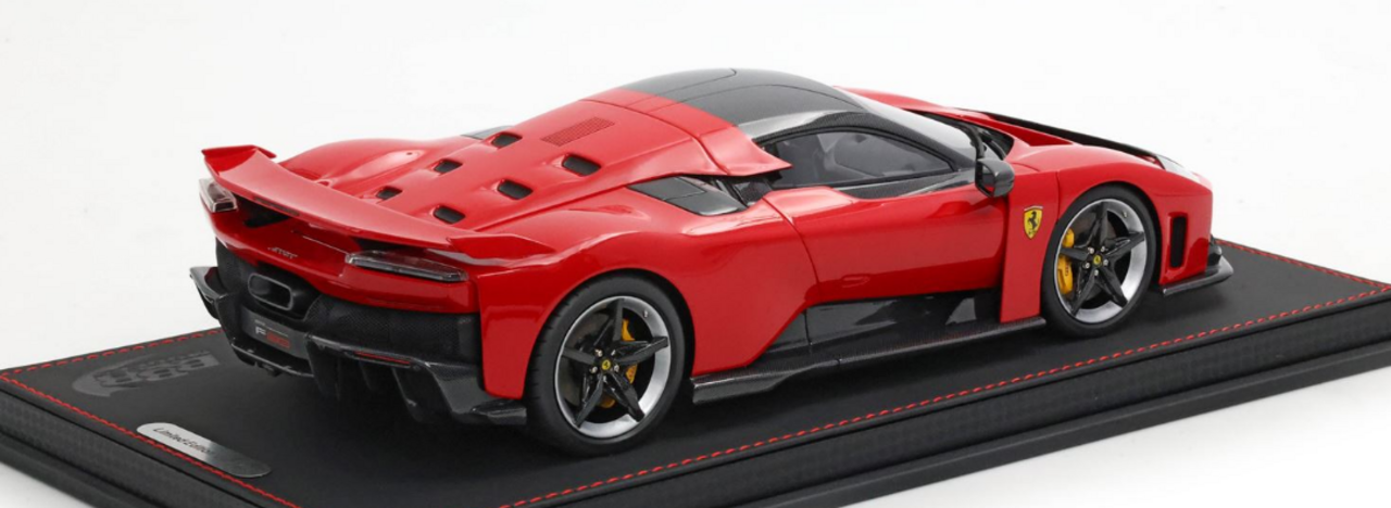 Ferrari Ferrari F80 2024 Silver Rims + Showcase - 1:18 - BBR Ferrari Ferrari F80 2024 Silver Rims + Showcase - 1:18 - BBR