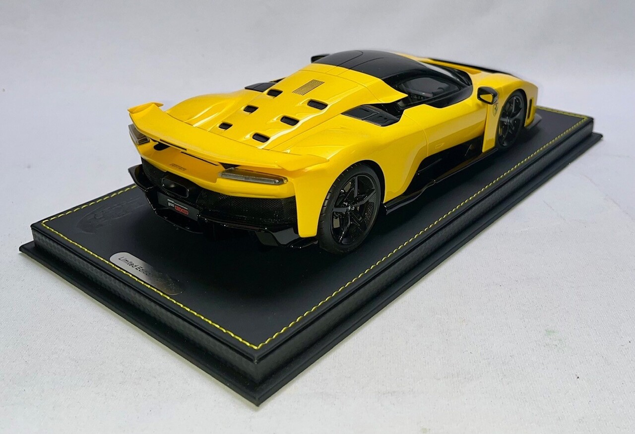 Ferrari Ferrari F80 2024 Silver Rims + Showcase - 1:18 - BBR Ferrari Ferrari F80 2024 Silver Rims + Showcase - 1:18 - BBR