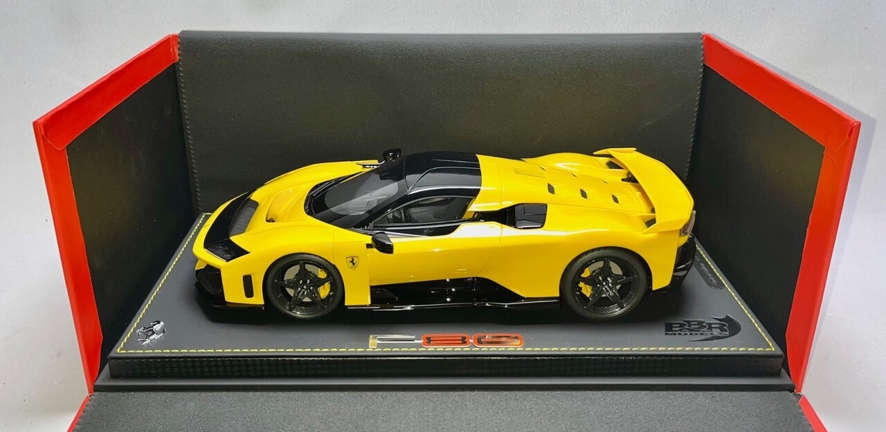 Ferrari Ferrari F80 2024 Silver Rims + Showcase - 1:18 - BBR Ferrari Ferrari F80 2024 Silver Rims + Showcase - 1:18 - BBR